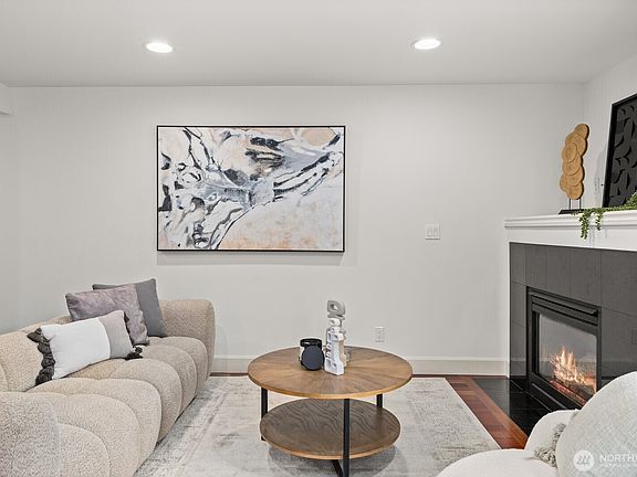 3rd image of 2024 W Bertona Street