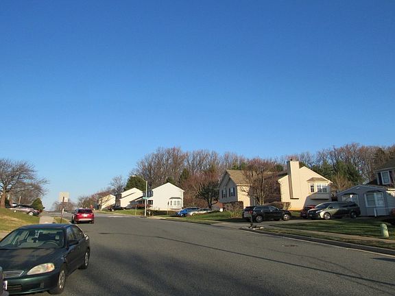 4th image of 9803 Hickoryhurst Dr
