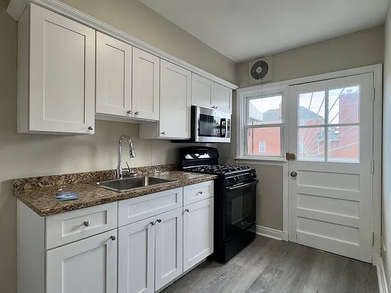 433 Oakwood Rd — Photo 5