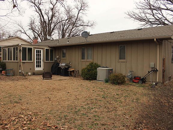 3rd image of 422 Beechwood Rd