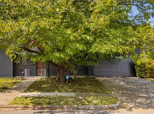 206 Sixpence Ln, Euless, TX 76039