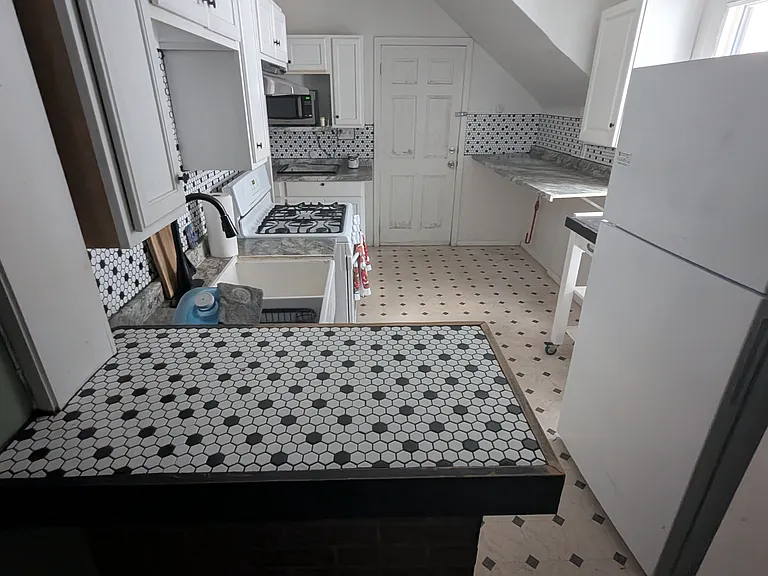 205-207 Ravine Ave — Photo 6