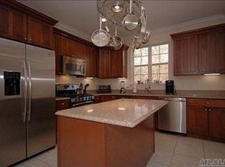77A Robinson Ave, Medford, NY 11763