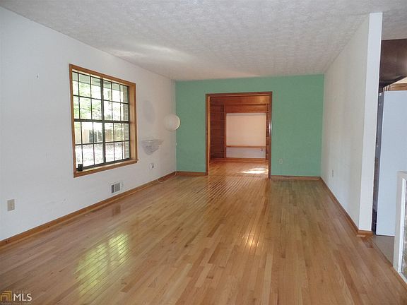 3rd image of 5315 Woodland Cir