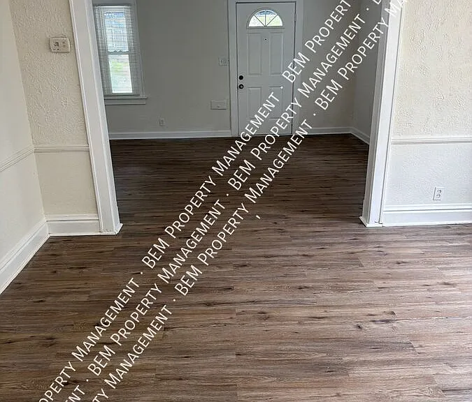 4910 Michigan Ave — Photo 4
