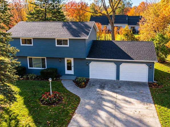 5351 Robinwood Dr, North Street, MI 48049