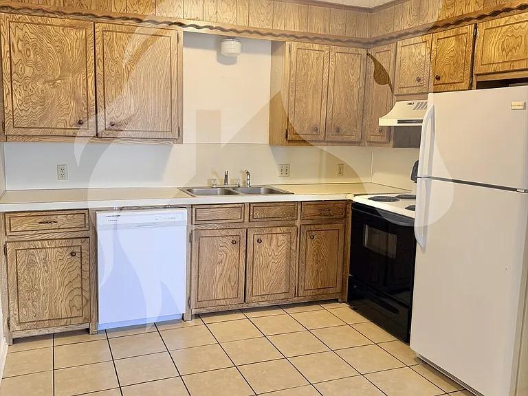 2426 Webster Ave #7 — Photo 7