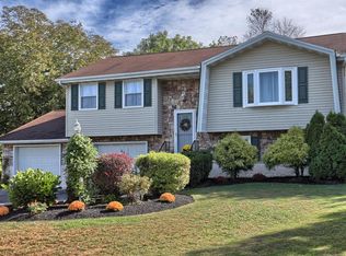 86 Hertzog Dr, Leola, PA 17540