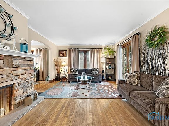 3rd image of 4322 Kingsbury Ave