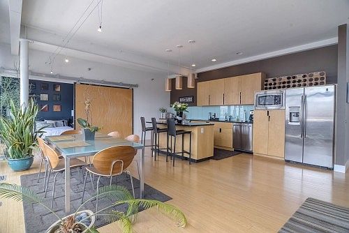 5th image of 2120 Wyandotte St APT 21