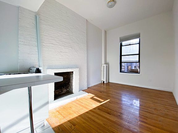 3rd image of 113 W 82nd St #3FF