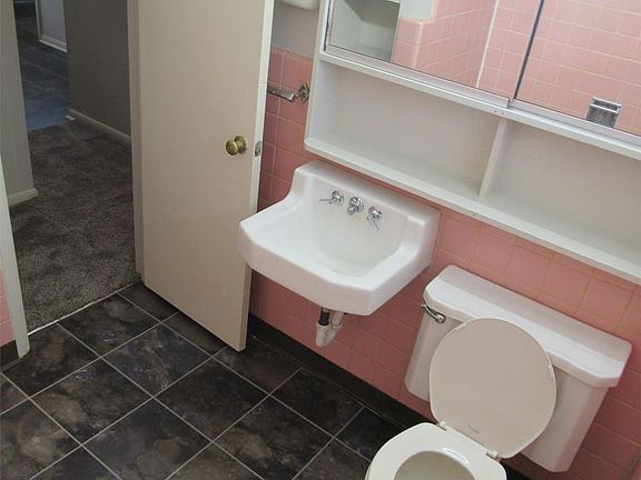 5th image of 1409 Crescent Dr