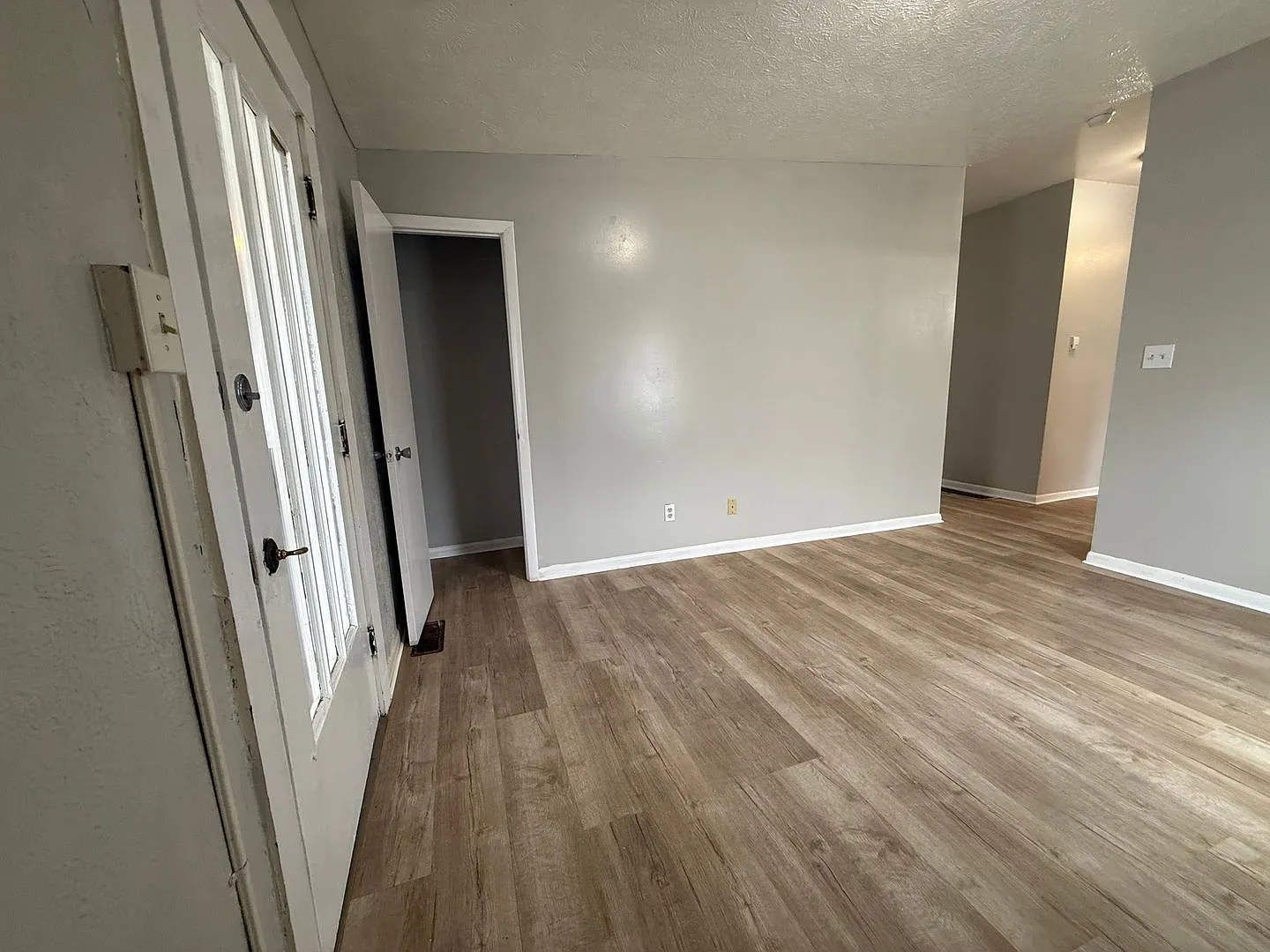 For Rent: 509 W 8th St! 3 Bed / 1 Bath House Pet Friendly! Washer & Dryer Hookups! — Photo 3