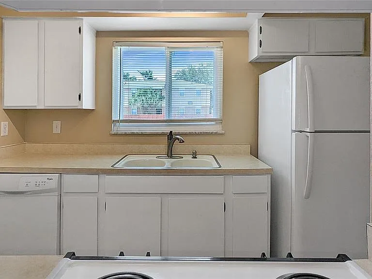 1000 Lake Of The Woods Blvd #C103 — Photo 10
