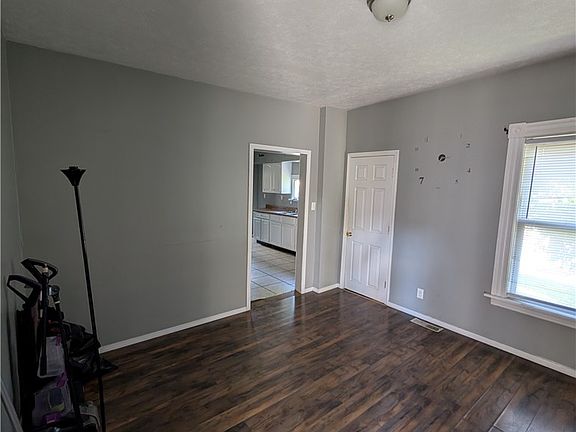 5th image of 33 Hyde Ave