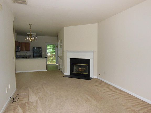 2nd image of 889 Redwood Dr