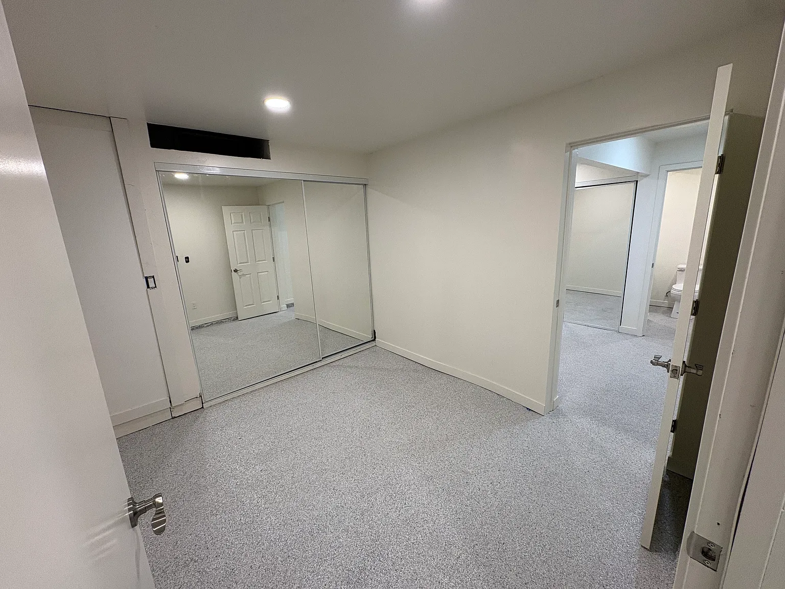 2 bed, 900 sqft, $2,050 — Photo 2