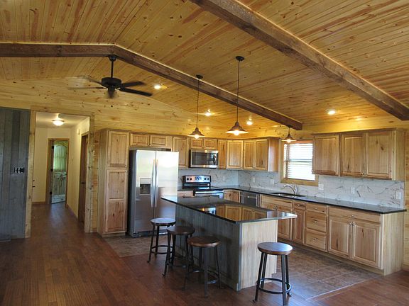 Great Kitchen w/ Island