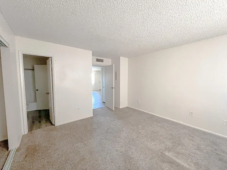 3363 W Harmont Dr #3 — Photo 7