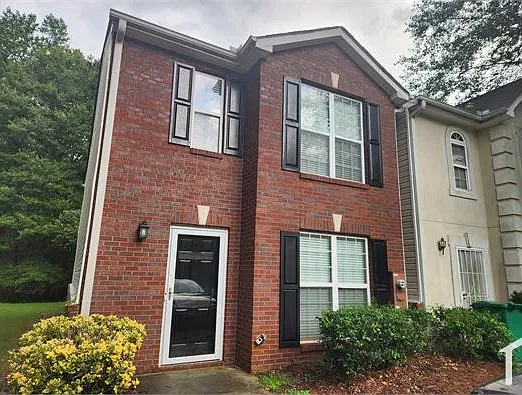 3 bed, 1560 sqft, $1,749 — Photo 1