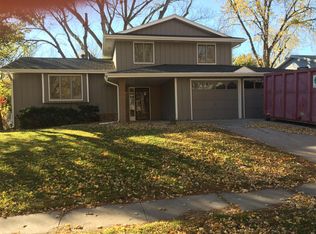 710 Donegal Dr, Papillion, NE 68046