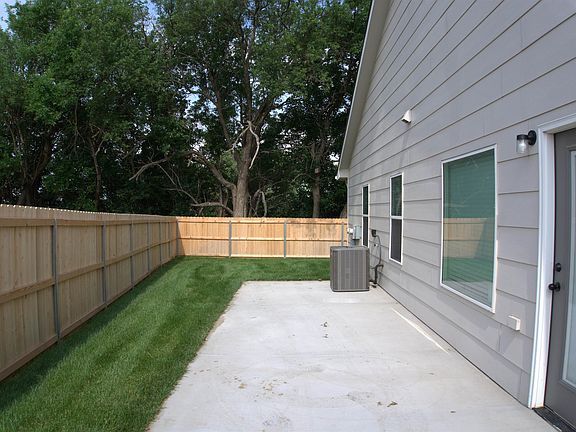 4th image of 17156 W Lawson St