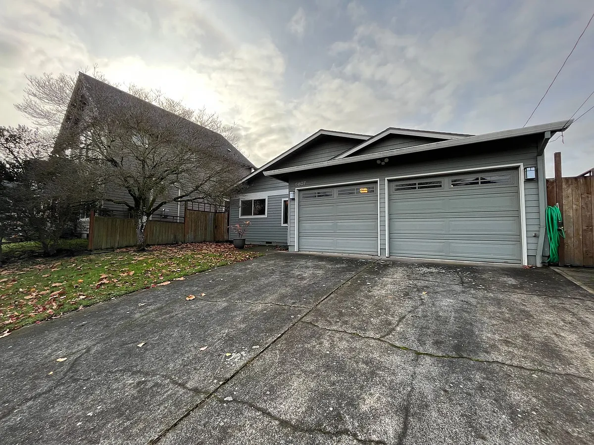 Building Photo - 6807 N Villard Ave