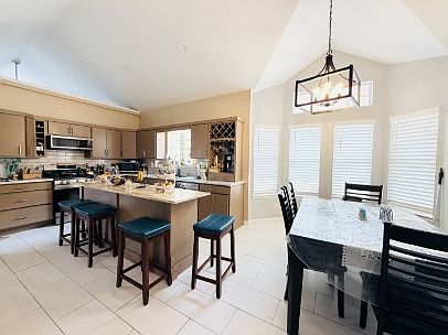 2nd image of 2005 Shadow Ridge Dr