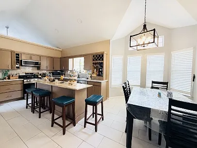 2005 Shadow Ridge Dr — Photo 2