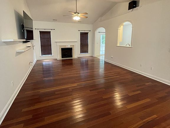 3rd image of 603 Salem Ct