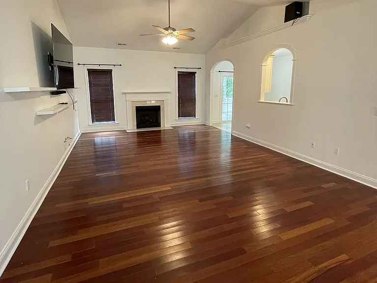 603 Salem Ct — Photo 3