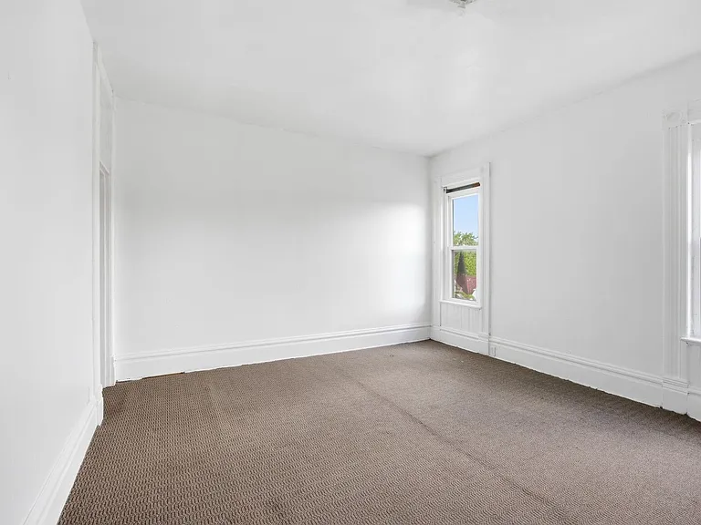 616 Lillian St — Photo 14