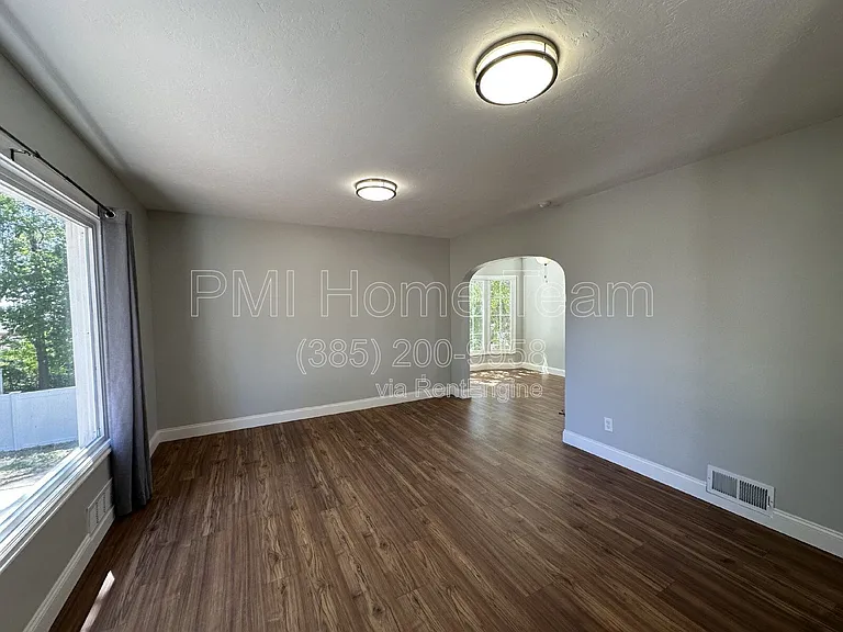 33 E Sylvia Dr — Photo 6