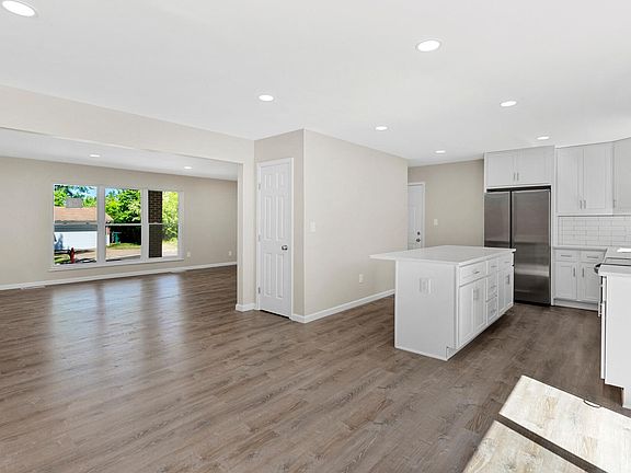 4th image of 14524 Fox Chase Dr