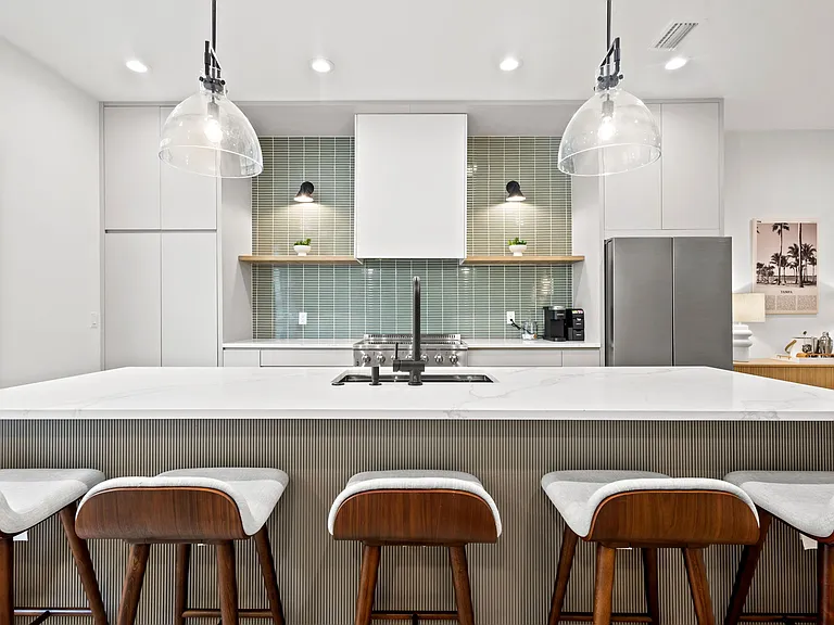 210 W Columbus Dr #3 — Photo 23