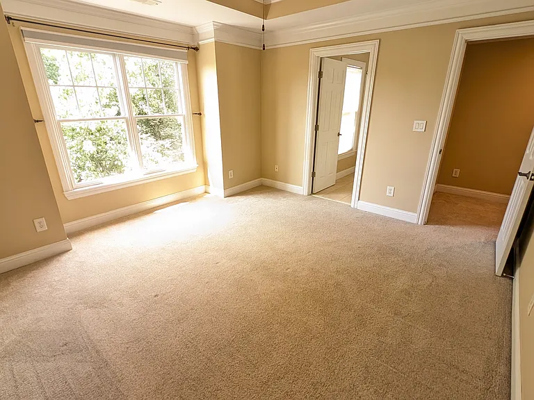 Mini master bedroom with full ensuite bathroom.