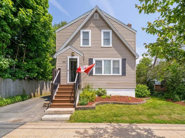 140 Victoria Rd, Halifax, NS B3A 1V7
