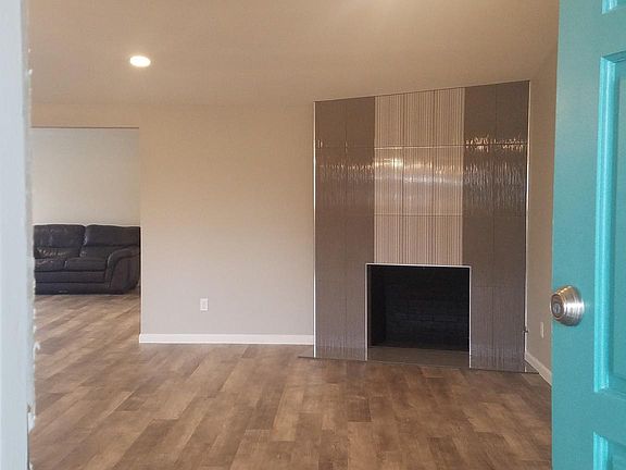 4th image of 2557 Yale Pl