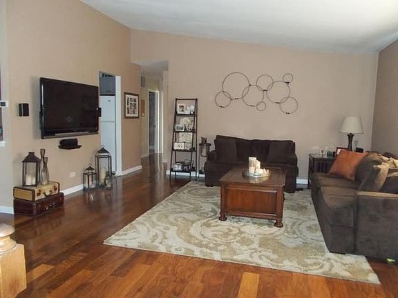 4th image of 310 Taylor Ct