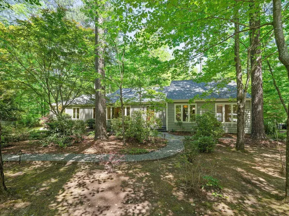9 Balsam Ct, Chapel Hill, NC 27514