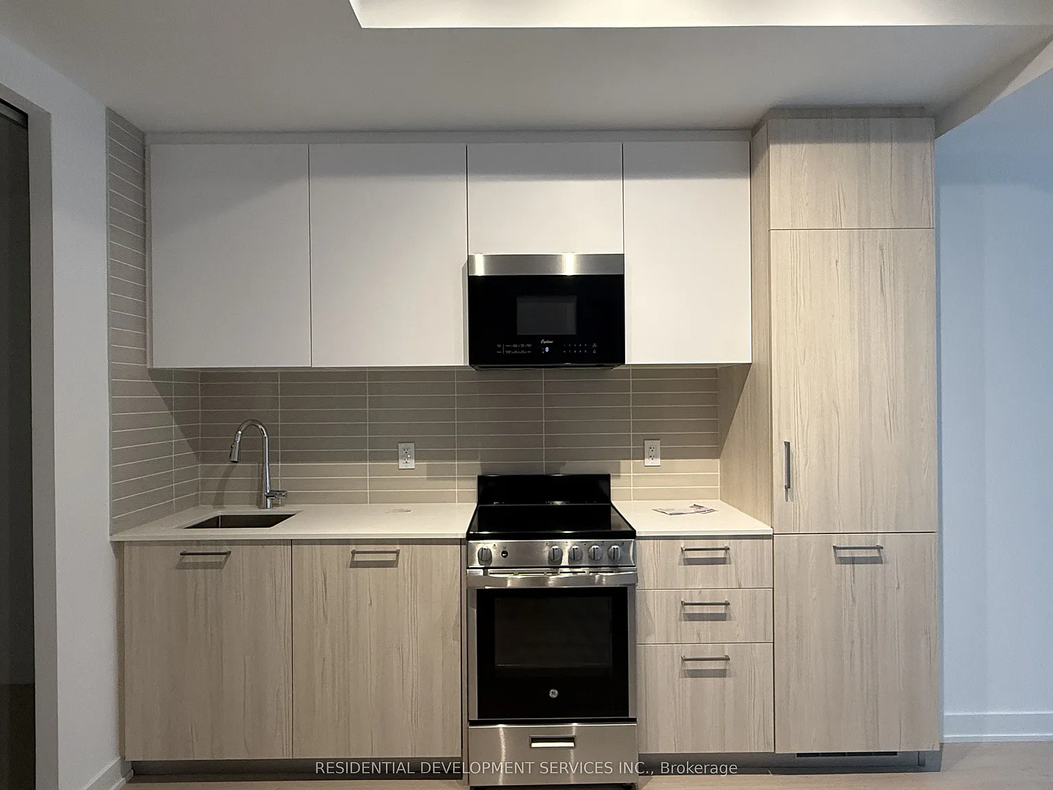 Ivy Condos — Photo 2