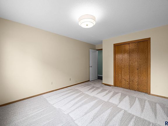 5th image of 4909 S Oxbow Ave
