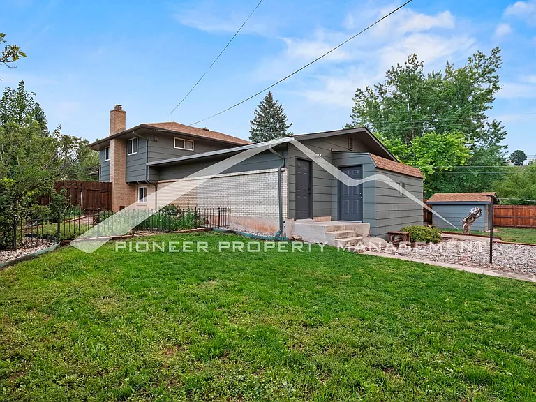 1024 Pike Dr — Photo 24