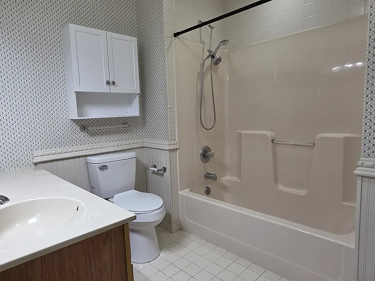 Bedroom 2 Bathroom