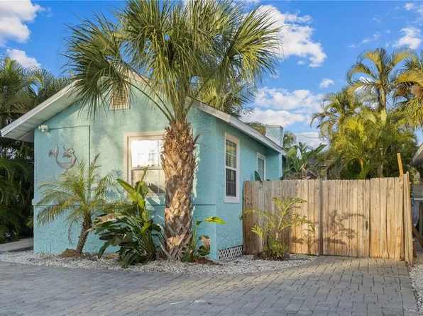 13123 4th St E, Madeira Beach, FL 33708