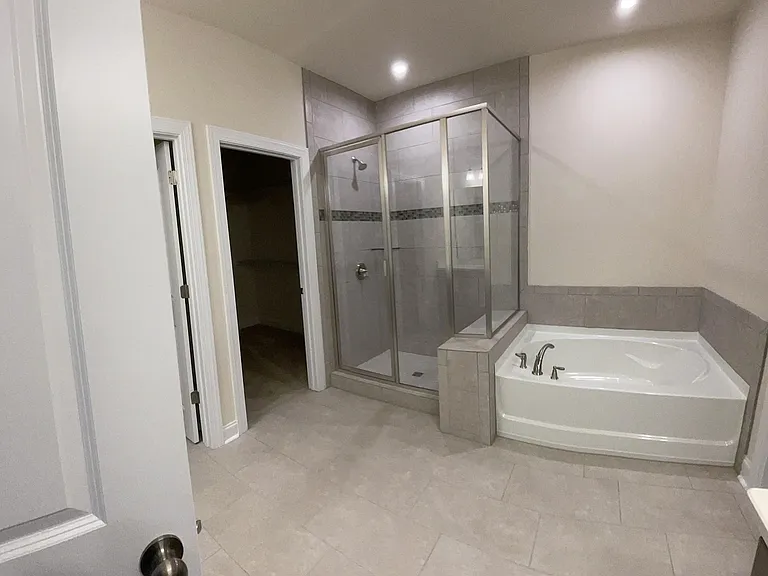 207 Heathbrook Ln — Photo 23