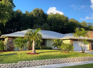 2577 Pepperwood Cir N, Palm Beach Gardens, FL 33410