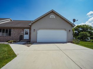 188 E Pioneer Rd, Fond Du Lac, WI 54935