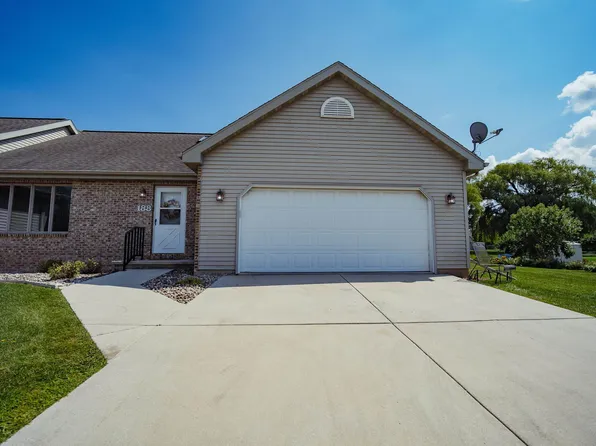 188 E Pioneer Rd, Fond Du Lac, WI 54935