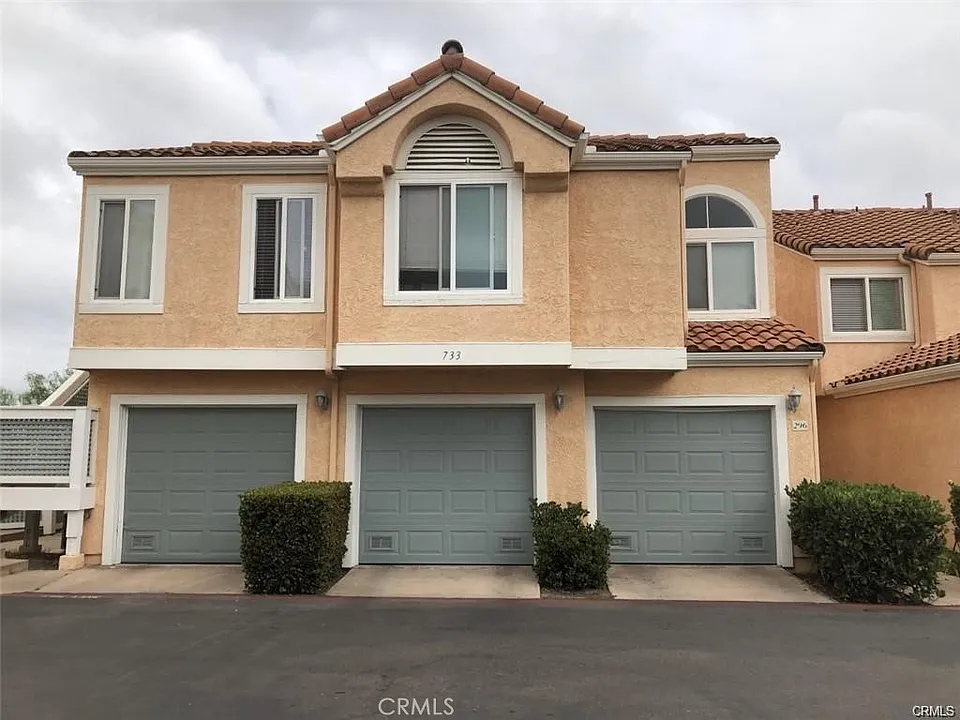 733 Vista Grande Way